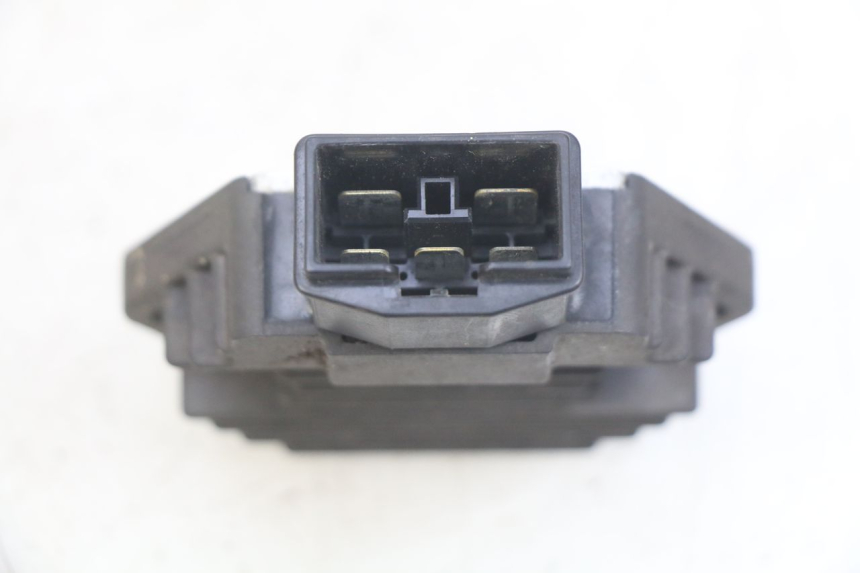 photo de REGOLATORE DI CARICA HONDA FES PANTHEON 2T 125 (1998 - 2002) - Dettaglio del componente