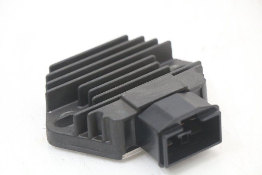 photo de REGOLATORE DI CARICA HONDA FES PANTHEON 2T 125 (1998 - 2002) - Dettaglio del componente