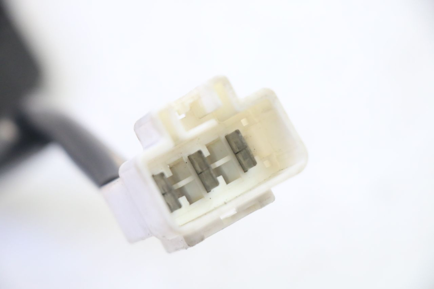 photo de REGOLATORE DI CARICA HONDA FES S-WING SWING ABS 125 (2007 - 2015) - Altra angolazione