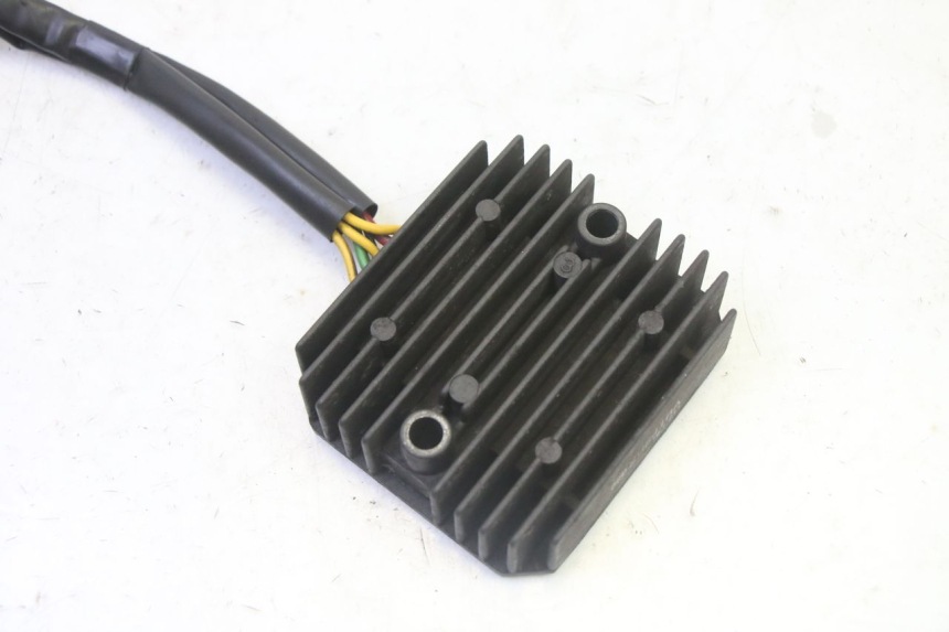 photo de REGOLATORE DI CARICA HONDA FES S-WING SWING ABS 125 (2007 - 2015) - Dettaglio del componente