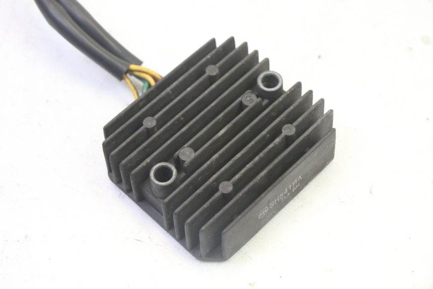 photo de REGOLATORE DI CARICA HONDA FES S-WING SWING ABS 125 (2007 - 2015) - Dettaglio del componente