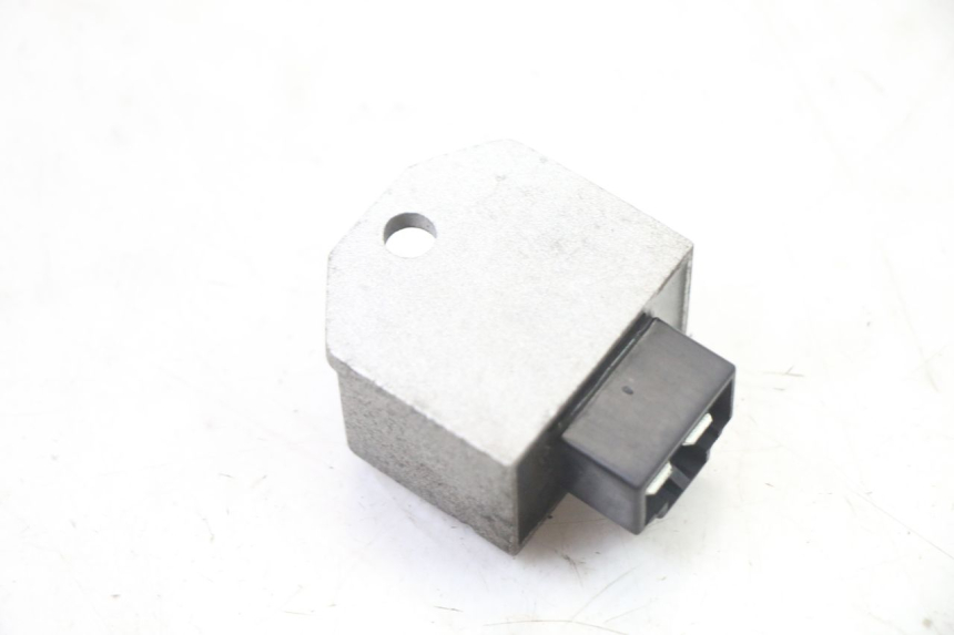 photo de REGOLATORE DI CARICA SYM FIDDLE 2 S 125 (2012 - 2014) - Altra angolazione