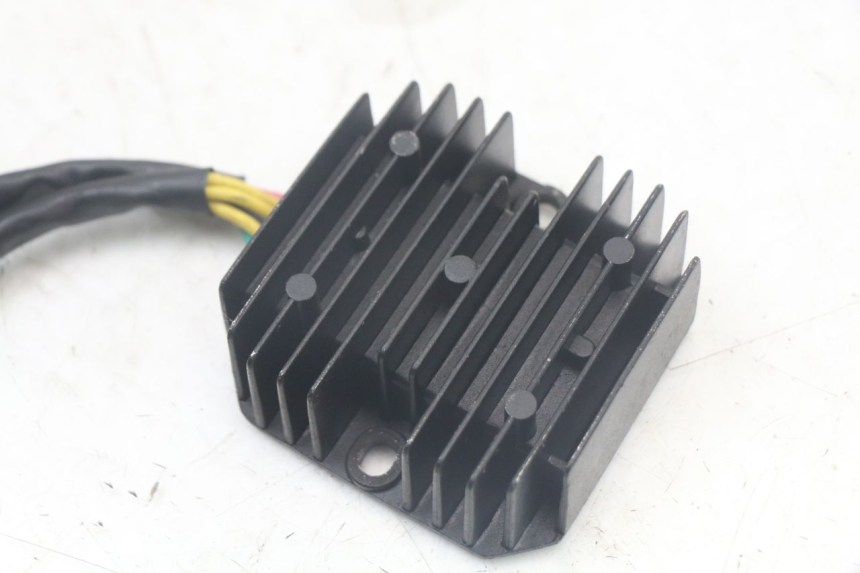 photo de REGOLATORE DI CARICA SYM FIDDLE 3 III 125 (2014 - 2020) - Zoom sullo stato d'uso