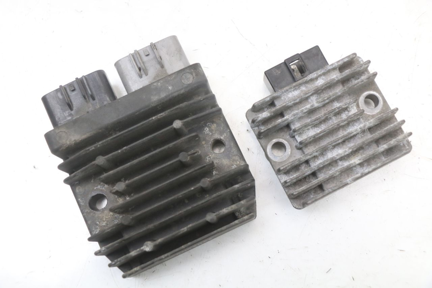 photo de REGOLATORE DI CARICA YAMAHA FJR ABS 1300 (2006 - 2012) - Dettaglio del componente