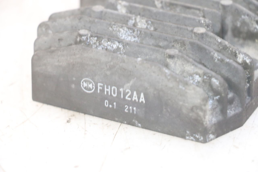 photo de REGOLATORE DI CARICA YAMAHA FJR ABS 1300 (2006 - 2012) - Zoom sullo stato d'uso