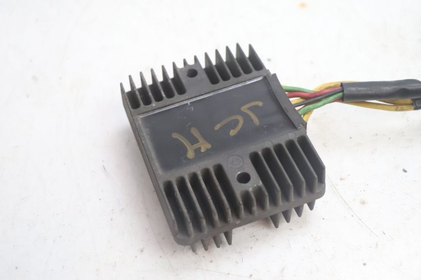 photo de REGOLATORE HONDA FJS SILVER WING SILVERWING 400 (2005 - 2008) - Primo piano tecnico