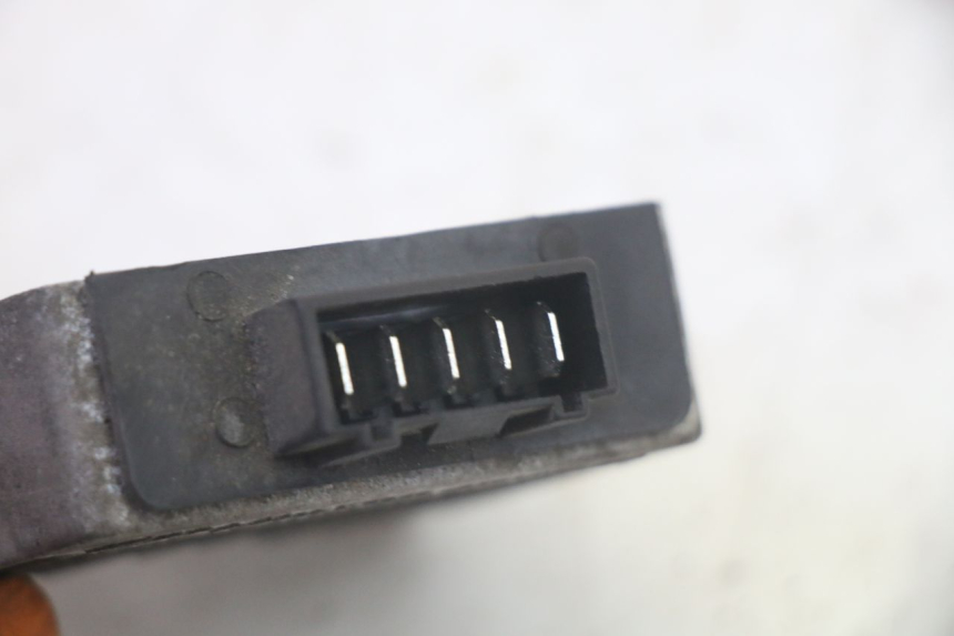 photo de REGOLATORE DI CARICA PIAGGIO FLY 4T 50 (2013 - 2017) - Altra angolazione