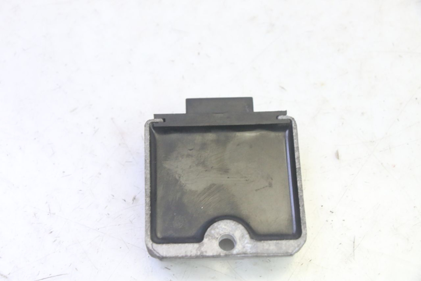 photo de REGOLATORE DI CARICA PIAGGIO FLY 4T 50 (2013 - 2017) - Primo piano tecnico