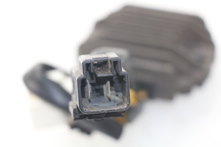 photo de Regolatore di carica PIAGGIO FLY IE 125 (2012 - 2017) - Dettagli dei punti di fissaggio