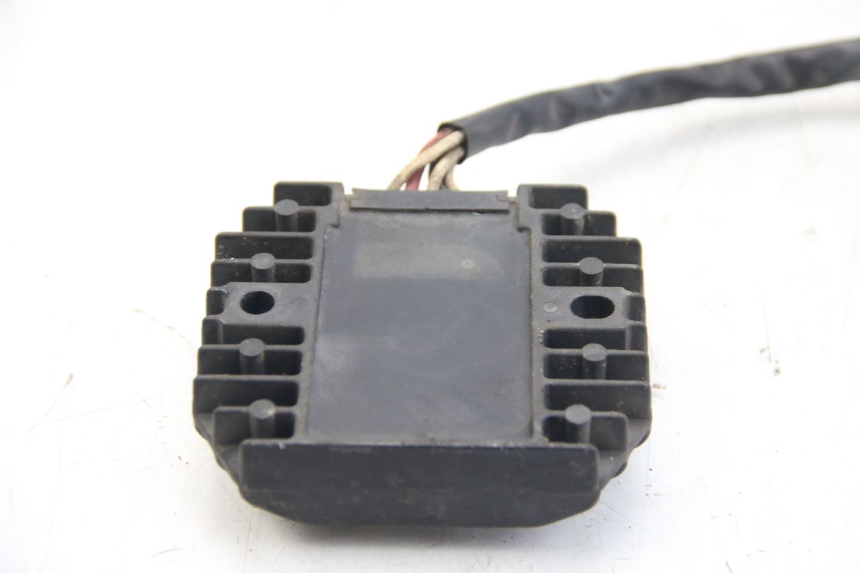 photo de REGOLATORE DI CARICA YAMAHA FZS FAZER 600 (2001 - 2003) - Dettaglio del componente