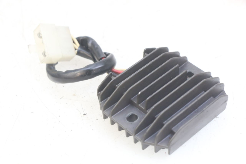 photo de REGOLATORE DI CARICA YAMAHA FZS FAZER 600 (1998 - 2001) - Vista principale