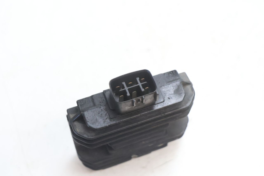 photo de REGOLATORE SUZUKI GSR 600 (2005 - 2012) - Altra angolazione