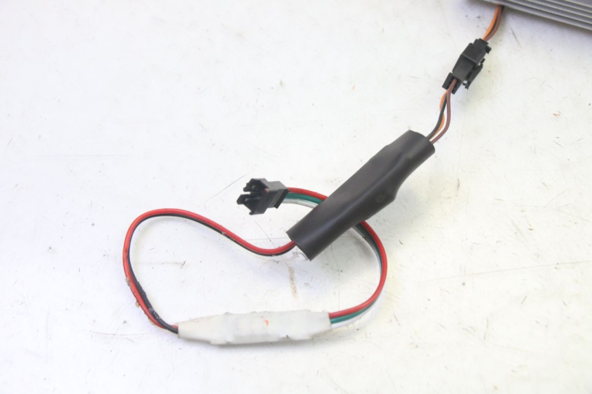 photo de REGOLATORE HITWAY H5 1 - Dettagli dei punti di fissaggio