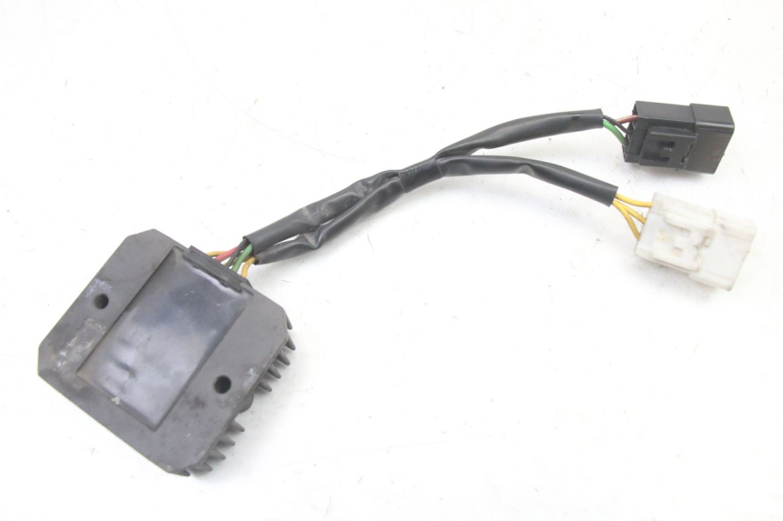 photo de REGOLATORE DI CARICA HONDA FES S-WING SWING ABS 125 (2007 - 2015) - Altra angolazione