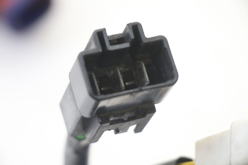 photo de REGOLATORE DI CARICA HONDA FES S-WING SWING ABS 125 (2007 - 2015) - Dettagli dei punti di fissaggio