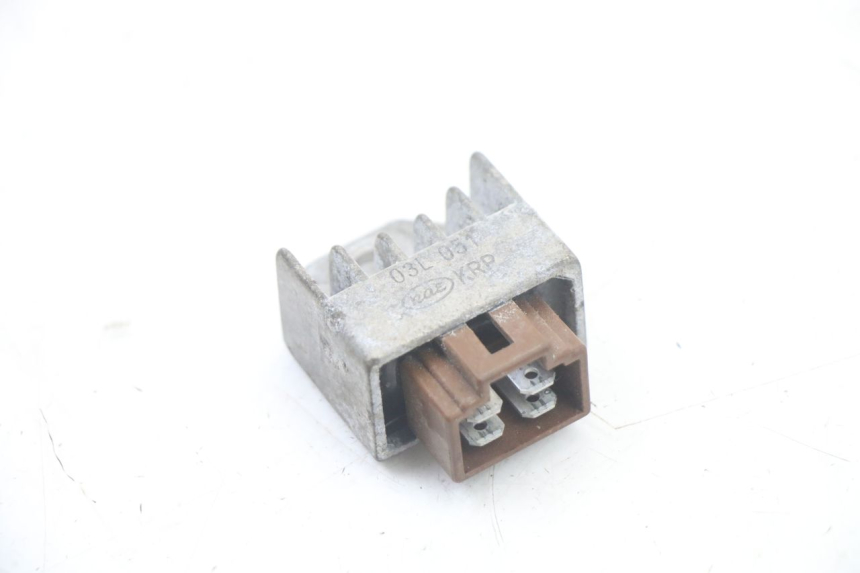 photo de REGOLATORE DI CARICA HONDA SCV LEAD 100 (2003 - 2007) - Dettaglio del componente