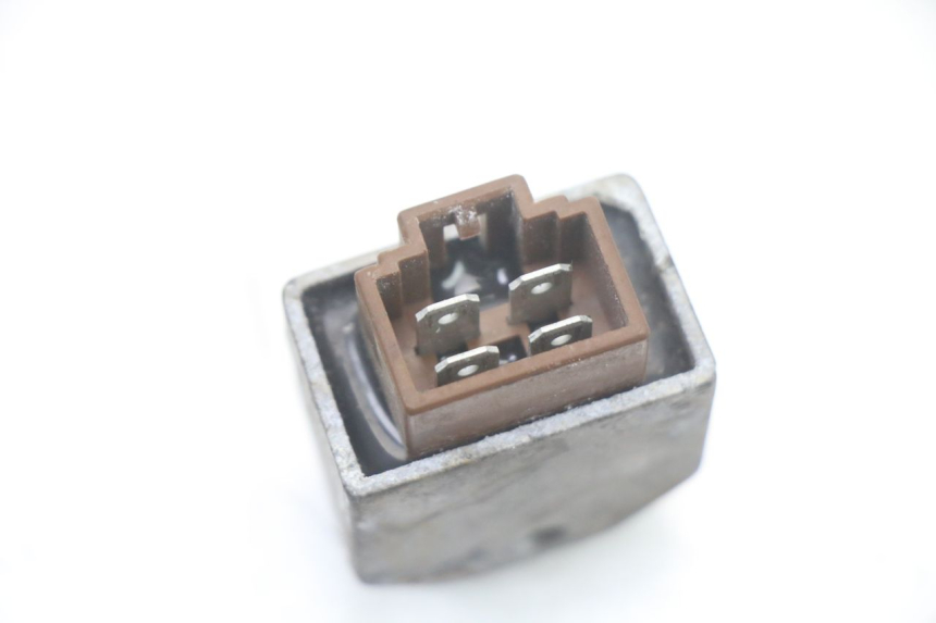 photo de REGOLATORE DI CARICA HONDA SCV LEAD 100 (2003 - 2007) - Zoom sullo stato d'uso