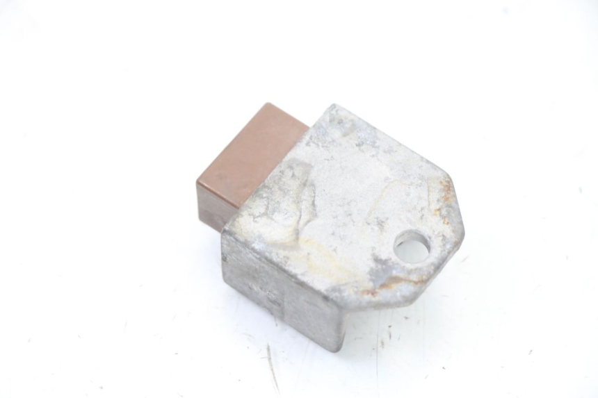 photo de REGOLATORE DI CARICA HONDA SCV LEAD 100 (2003 - 2007) - Altra angolazione