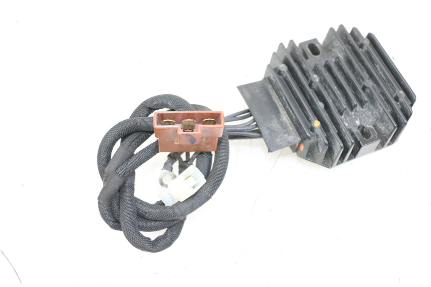 photo de REGOLATORE HUSQVARNA SVARTPILEN 401 (2018 - 2023) - Altra angolazione