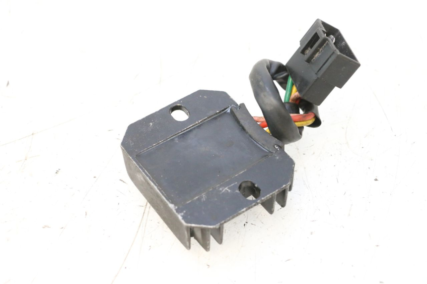 photo de REGOLATORE DI CARICA SYM JET 14 4T 50 (2018 - 2022) - Primo piano tecnico
