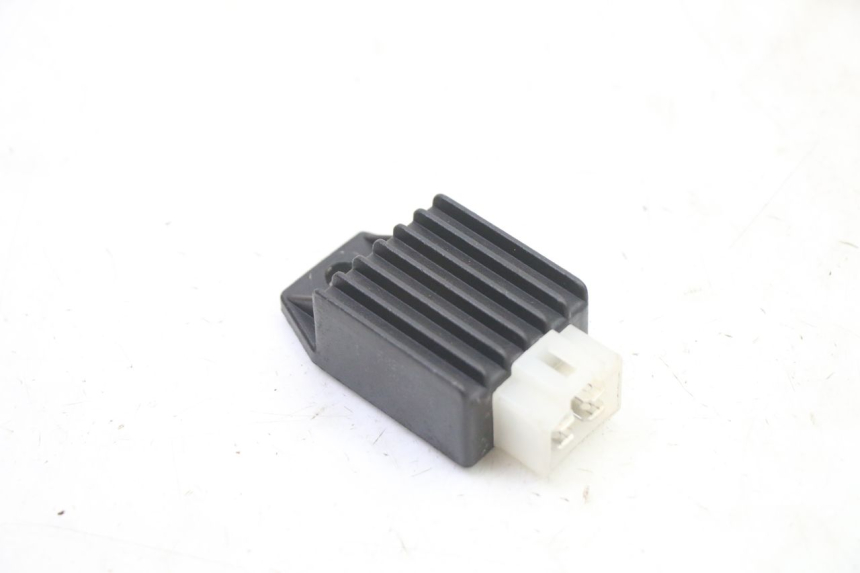 photo de REGOLATORE DI CARICA PEUGEOT KISBEE 2T 50 (2010 - 2017) - Vista principale