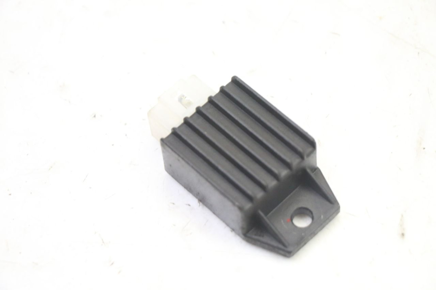 photo de REGOLATORE DI CARICA PEUGEOT KISBEE 2T 50 (2010 - 2017) - Dettaglio del componente