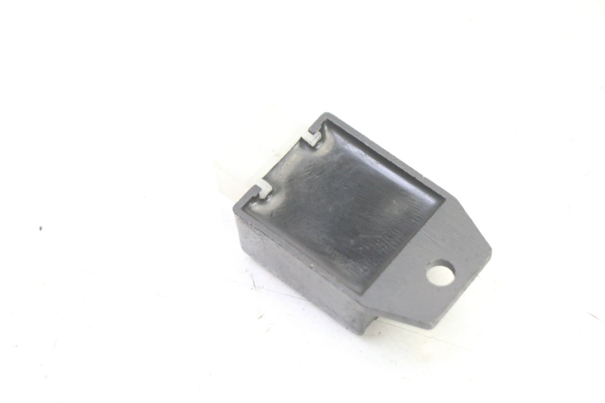 photo de REGOLATORE DI CARICA PEUGEOT KISBEE 2T 50 (2010 - 2017) - Altra angolazione