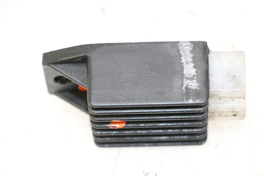 photo de REGOLATORE DI CARICA PEUGEOT KISBEE 2T 50 (2010 - 2017) - Primo piano tecnico