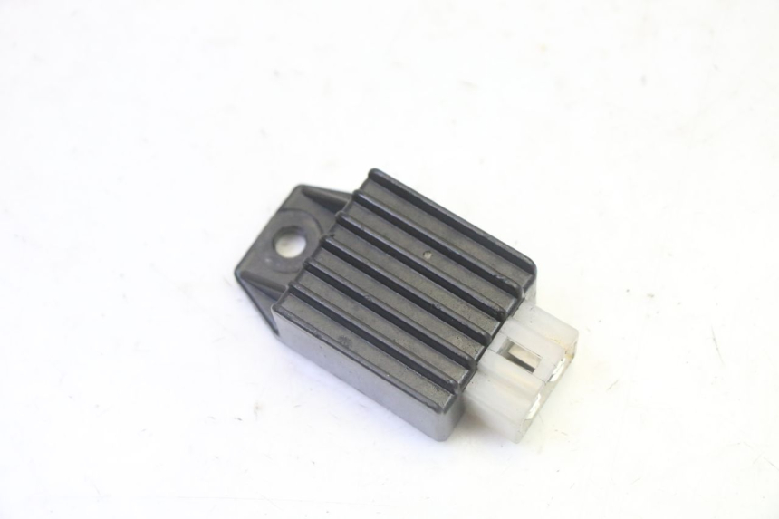 photo de REGOLATORE DI CARICA PEUGEOT KISBEE 2T 50 (2010 - 2017) - Vista principale