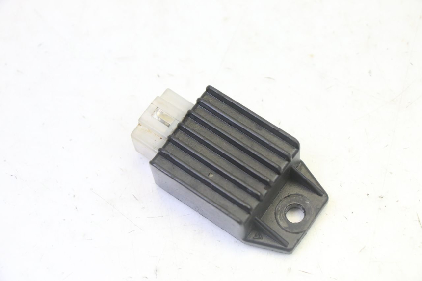 photo de REGOLATORE DI CARICA PEUGEOT KISBEE 2T 50 (2010 - 2017) - Dettaglio del componente