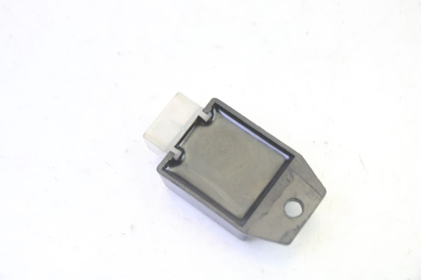 photo de REGOLATORE DI CARICA PEUGEOT KISBEE 2T 50 (2010 - 2017) - Altra angolazione