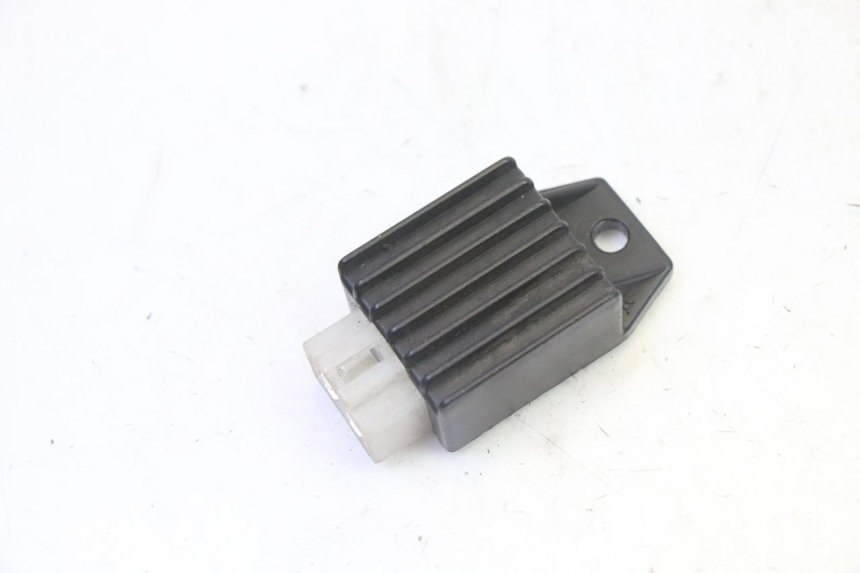 photo de REGOLATORE DI CARICA PEUGEOT KISBEE 2T 50 (2010 - 2017) - Vista principale