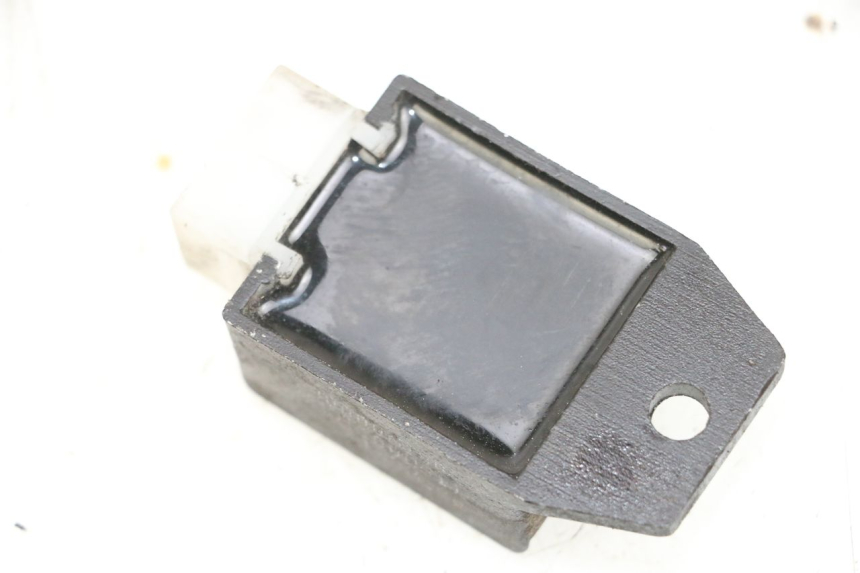 photo de REGOLATORE DI CARICA PEUGEOT KISBEE 2T 50 (2010 - 2017) - Altra angolazione