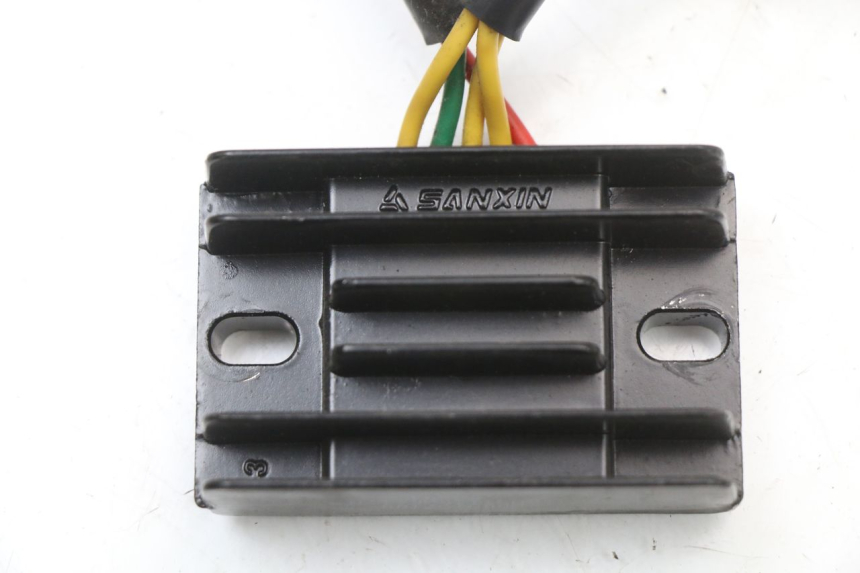 photo de REGOLATORE DI CARICA PEUGEOT KISBEE 4T 50 (2018 - 2022) - Dettaglio del componente