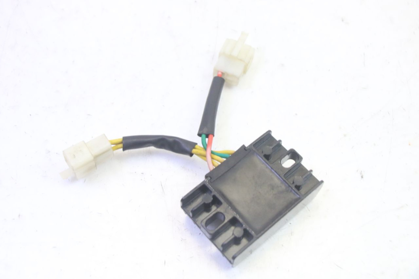 photo de REGOLATORE DI CARICA PEUGEOT KISBEE 4T 50 (2018 - 2022) - Altra angolazione