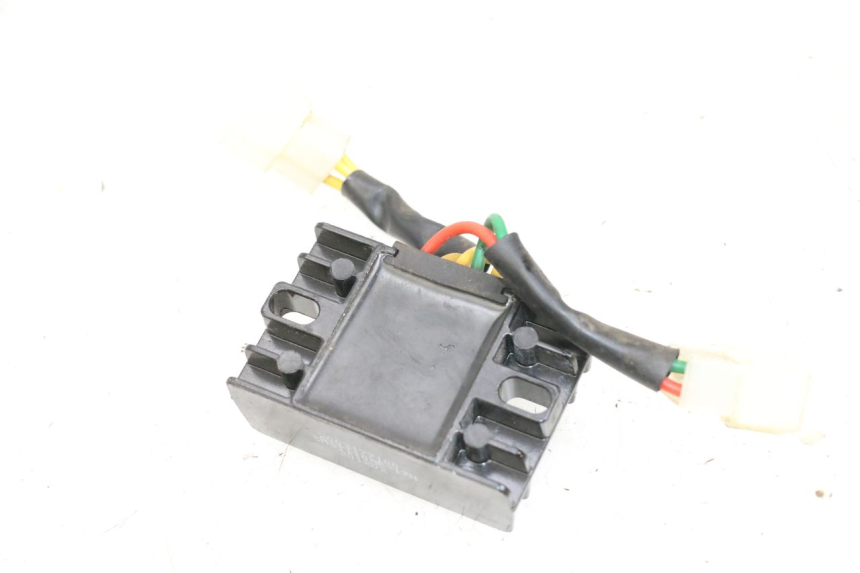 photo de REGOLATORE DI CARICA PEUGEOT KISBEE 4T 50 (2018 - 2022) - Dettaglio del componente