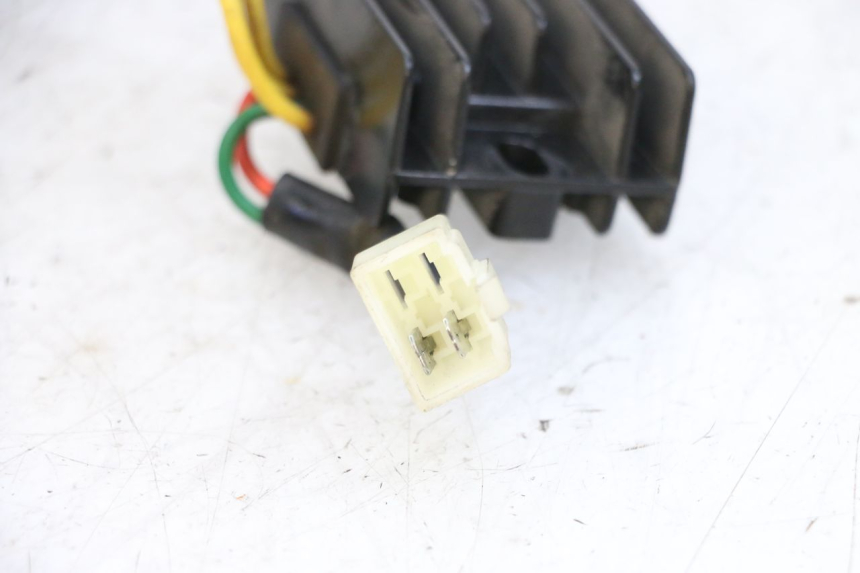 photo de REGOLATORE DI CARICA PEUGEOT KISBEE 4T 50 (2018 - 2022) - Primo piano tecnico