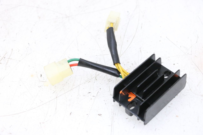 photo de REGOLATORE DI CARICA PEUGEOT KISBEE 4T 50 (2018 - 2022) - Vista principale