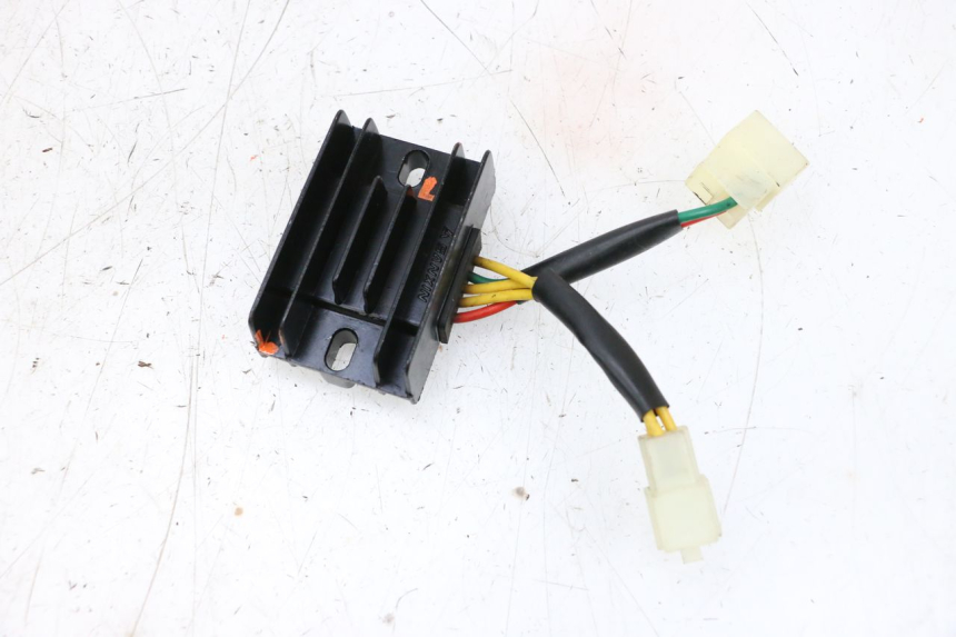 photo de REGOLATORE DI CARICA PEUGEOT KISBEE 4T 50 (2018 - 2022) - Dettaglio del componente