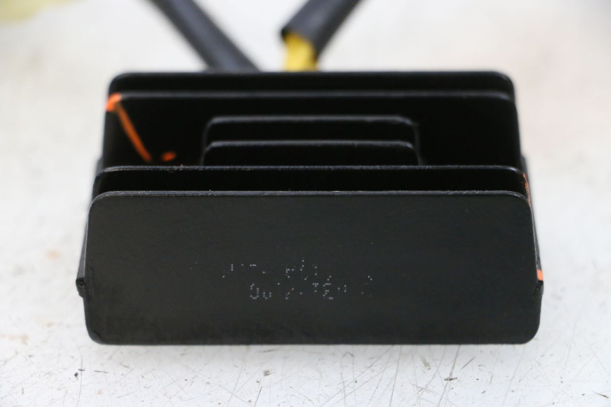 photo de REGOLATORE DI CARICA PEUGEOT KISBEE 4T 50 (2018 - 2022) - Primo piano tecnico