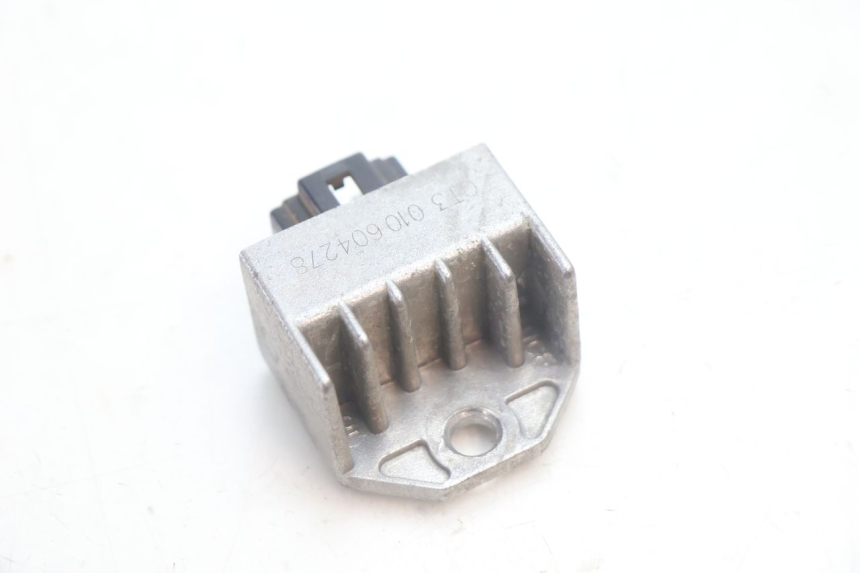 photo de REGOLATORE DI CARICA PEUGEOT KISBEE 4T 50 (2010 - 2017) - Dettaglio del componente