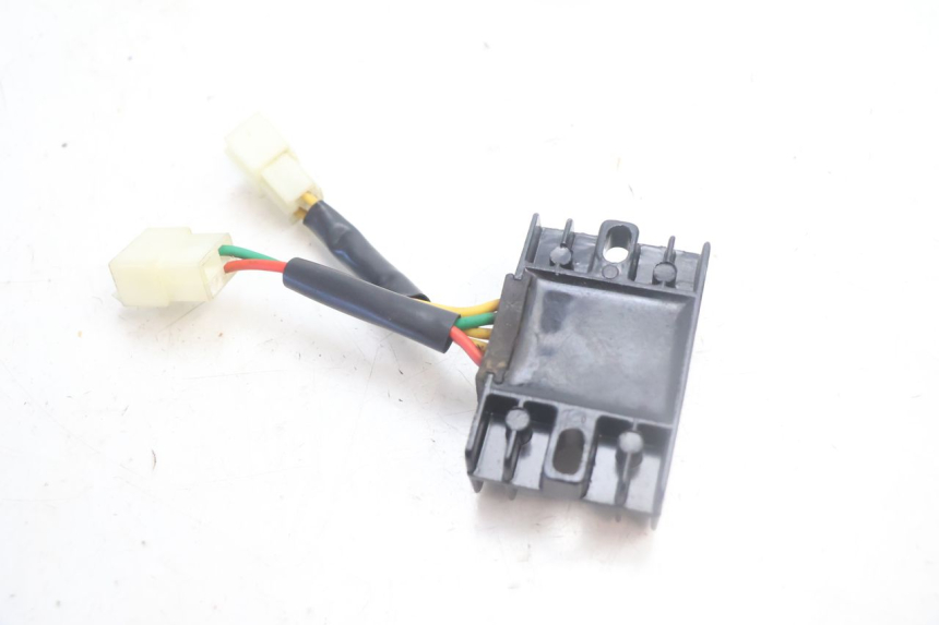 photo de REGOLATORE DI CARICA PEUGEOT KISBEE 4T 50 (2018 - 2022) - Altra angolazione