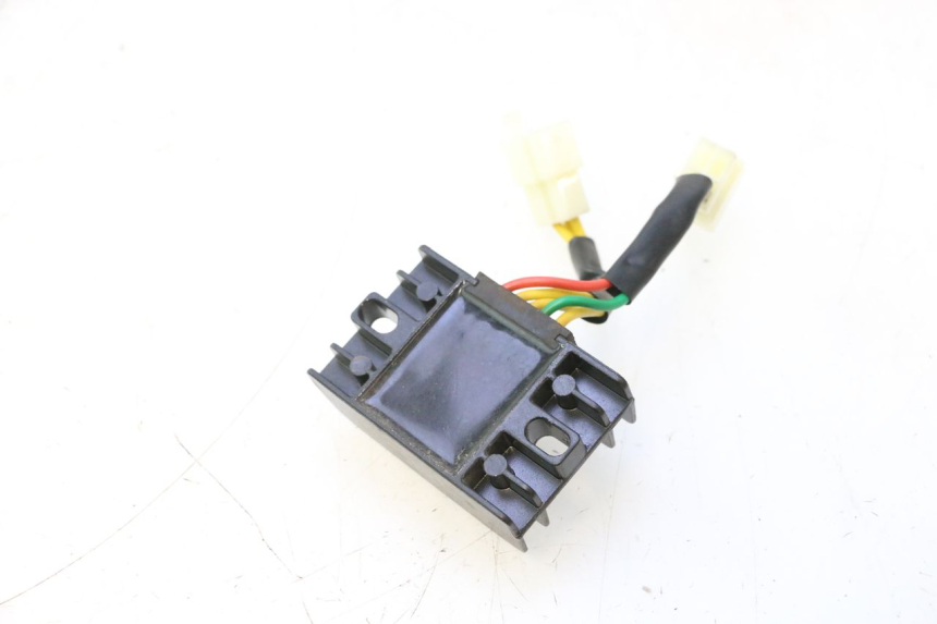 photo de REGOLATORE PEUGEOT KISBEE 4T 50 (2023 - 2026) - Altra angolazione
