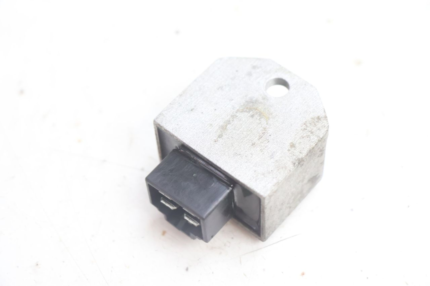 photo de REGOLATORE DI CARICA PEUGEOT KISBEE 4T 50 (2010 - 2017) - Altra angolazione