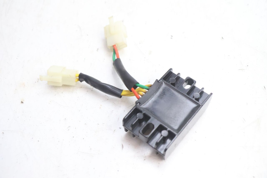 photo de REGOLATORE DI CARICA PEUGEOT KISBEE 4T 50 (2018 - 2022) - Altra angolazione