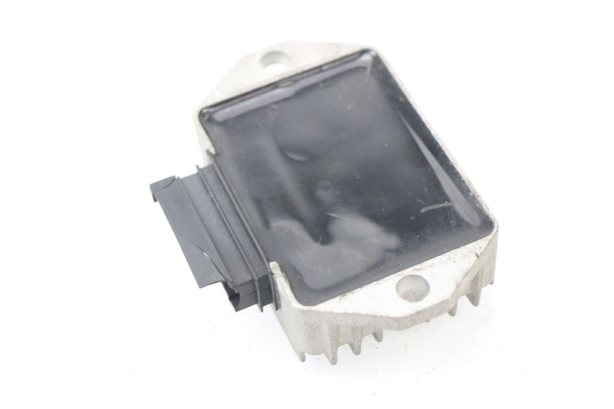 photo de REGOLATORE DI CARICA PIAGGIO LIBERTY 2T 50 (2004 - 2008) - Altra angolazione
