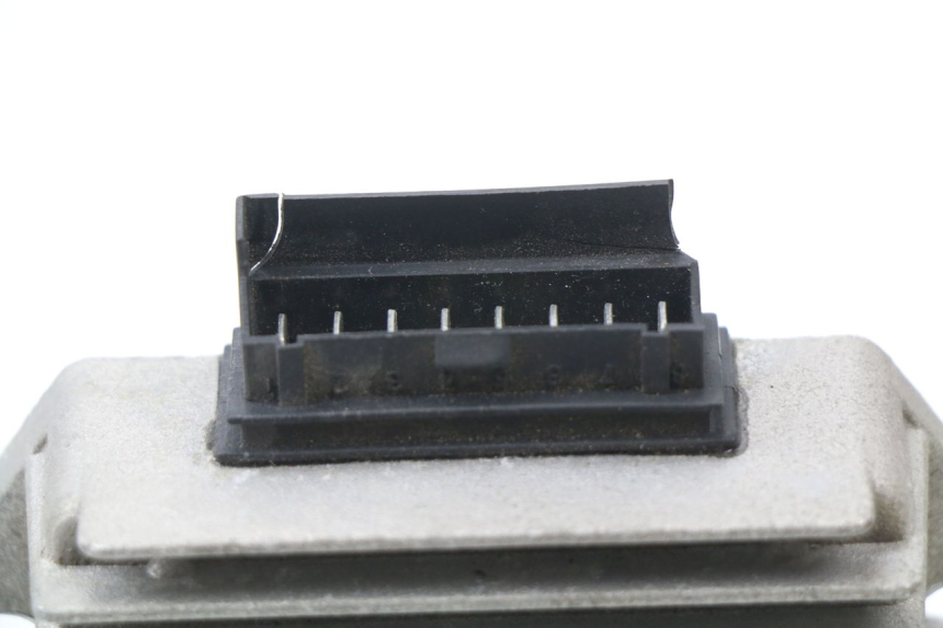 photo de REGOLATORE DI CARICA PIAGGIO LIBERTY 2T 50 (2004 - 2008) - Primo piano tecnico