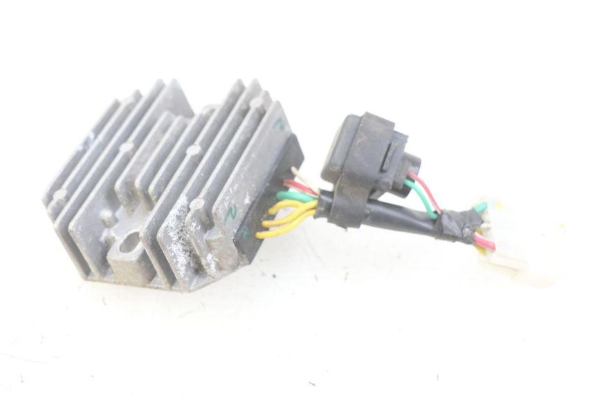 photo de REGOLATORE DI CARICA PIAGGIO LIBERTY IGET 4T 50 (2015 - 2020) - Primo piano tecnico