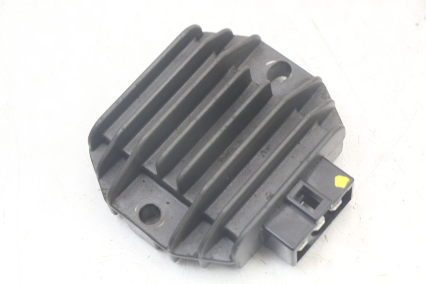 photo de REGOLATORE DI CARICA PIAGGIO LIBERTY 125 (2009 - 2013) - Dettaglio del componente