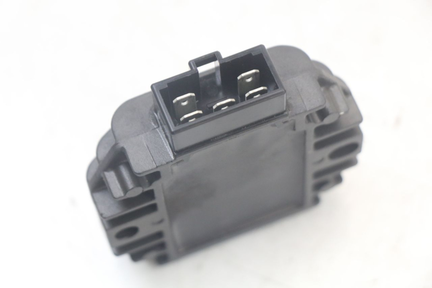 photo de REGOLATORE DI CARICA PIAGGIO LIBERTY 125 (2009 - 2013) - Altra angolazione